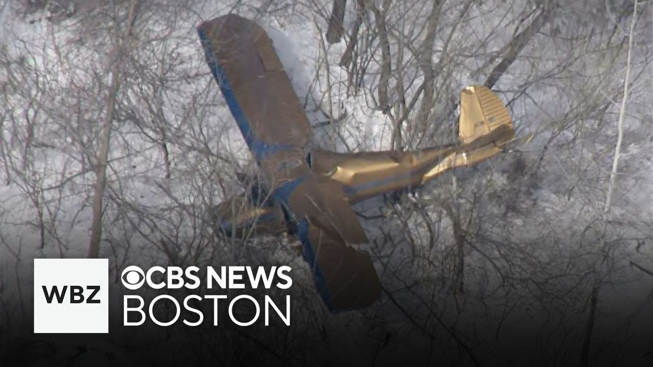 Video captures small plane crash in New Hampshire neighborhood - YouTube