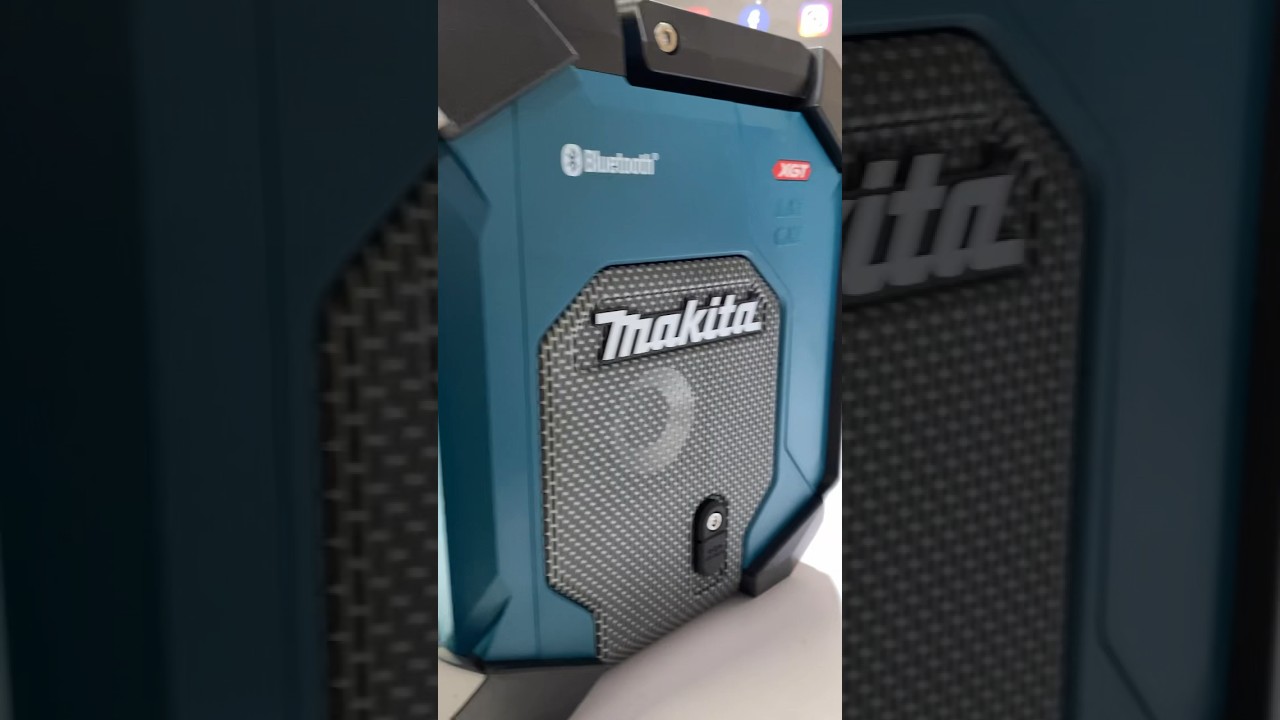 Makita MR006G Work Radio - YouTube