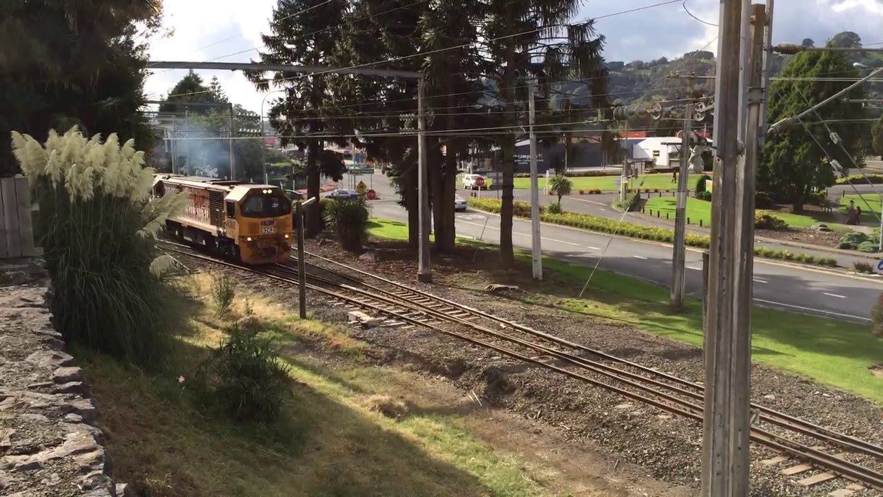 Locomotives DL 9262 and 9135
