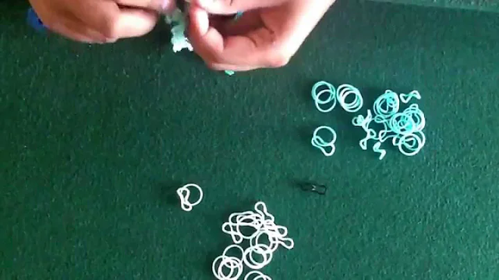 Making rainbow loom single bracelet