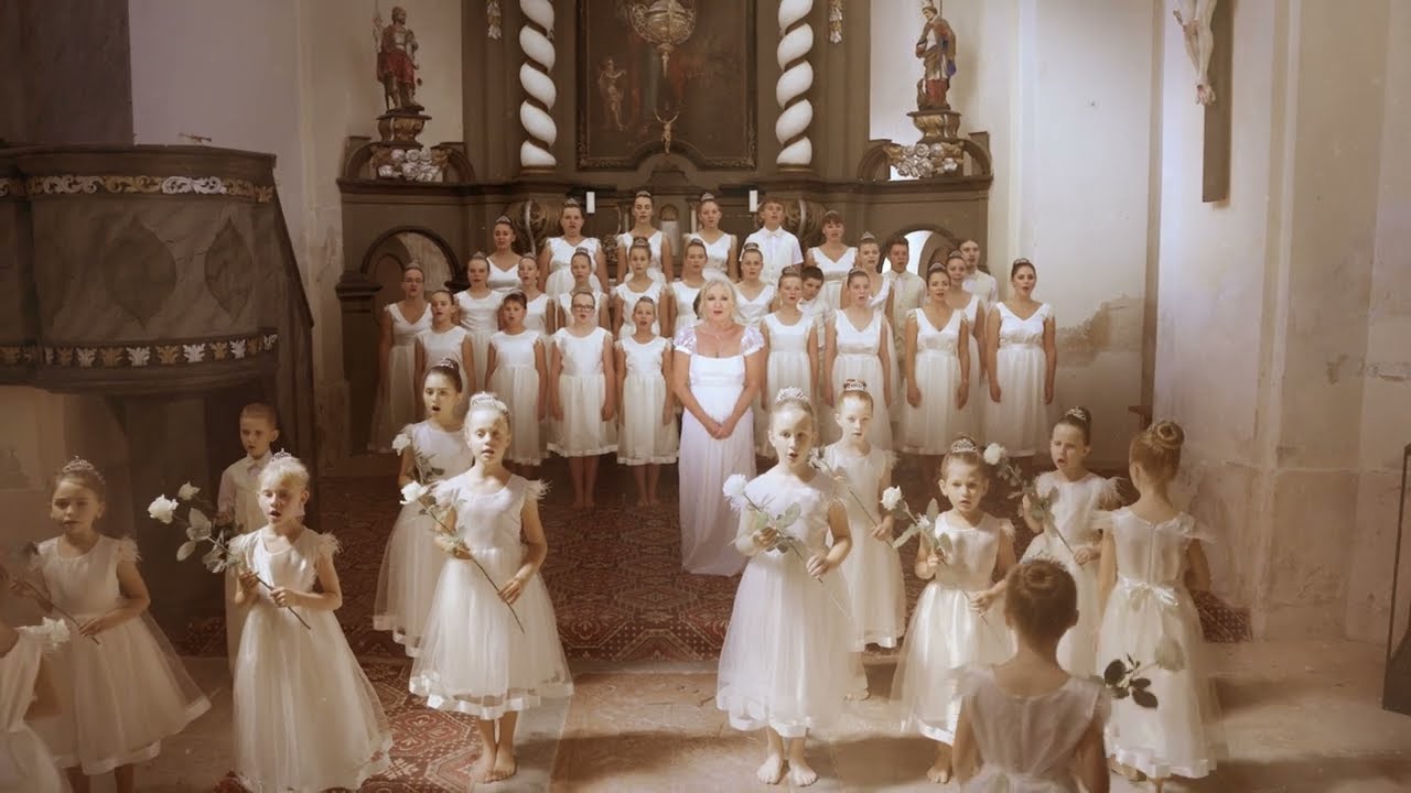 Bára Basiková feat. Andílci - Pie Jesu (Official Video)