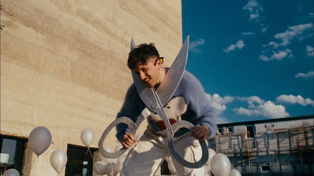 在 YouTube 上观看 BLVTH - I WOZ HOME feat. Bearcubs (Official Music Video) 在 YouTube 上观看 BLVTH - I WOZ HOME feat. Bearcubs (Official Music Video)