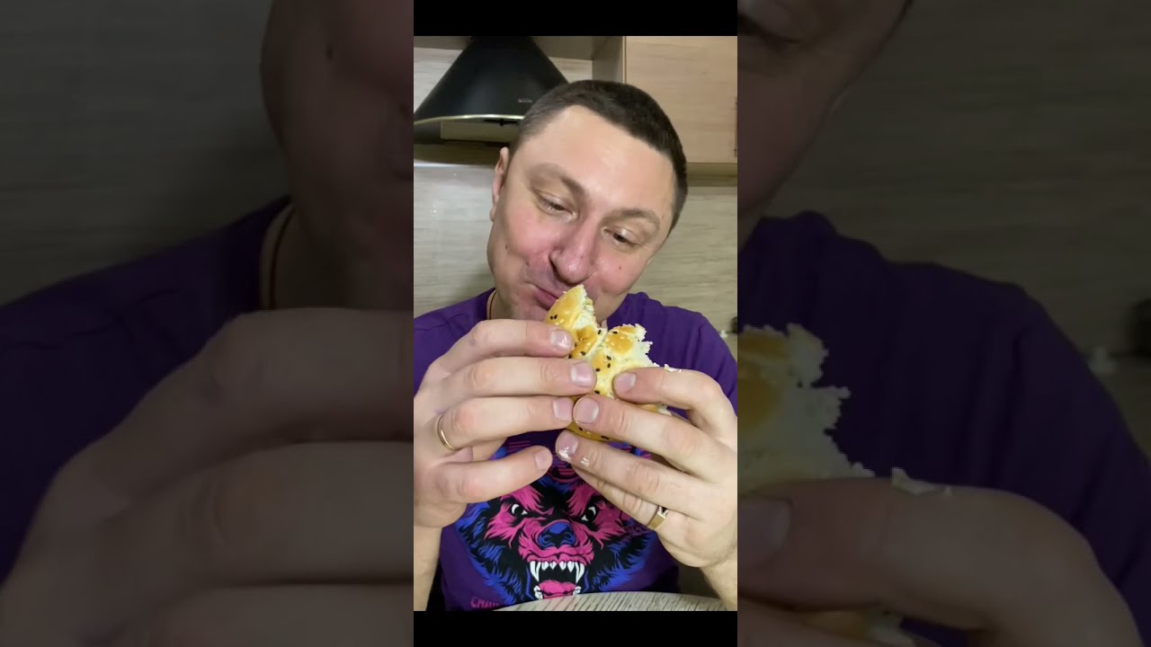 OMG hot burger with a surprise! 😁