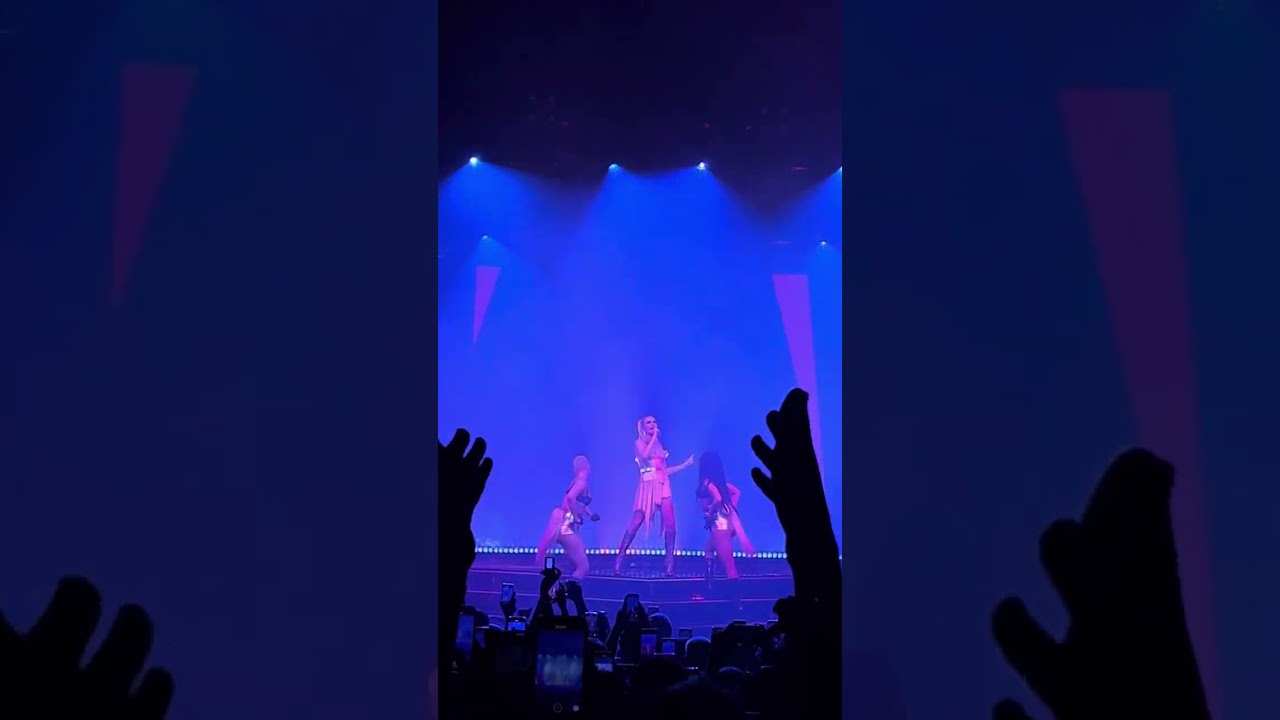 Kim Petras - King of Hearts / Feed The Beast Tour / Paris, l’Olympia