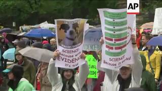 Thousands brave rain at Washington science demo