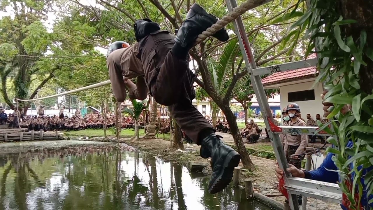 Merayap Tambang siswa Bintara Polri TA 2021 SPN Polda Kaltim
