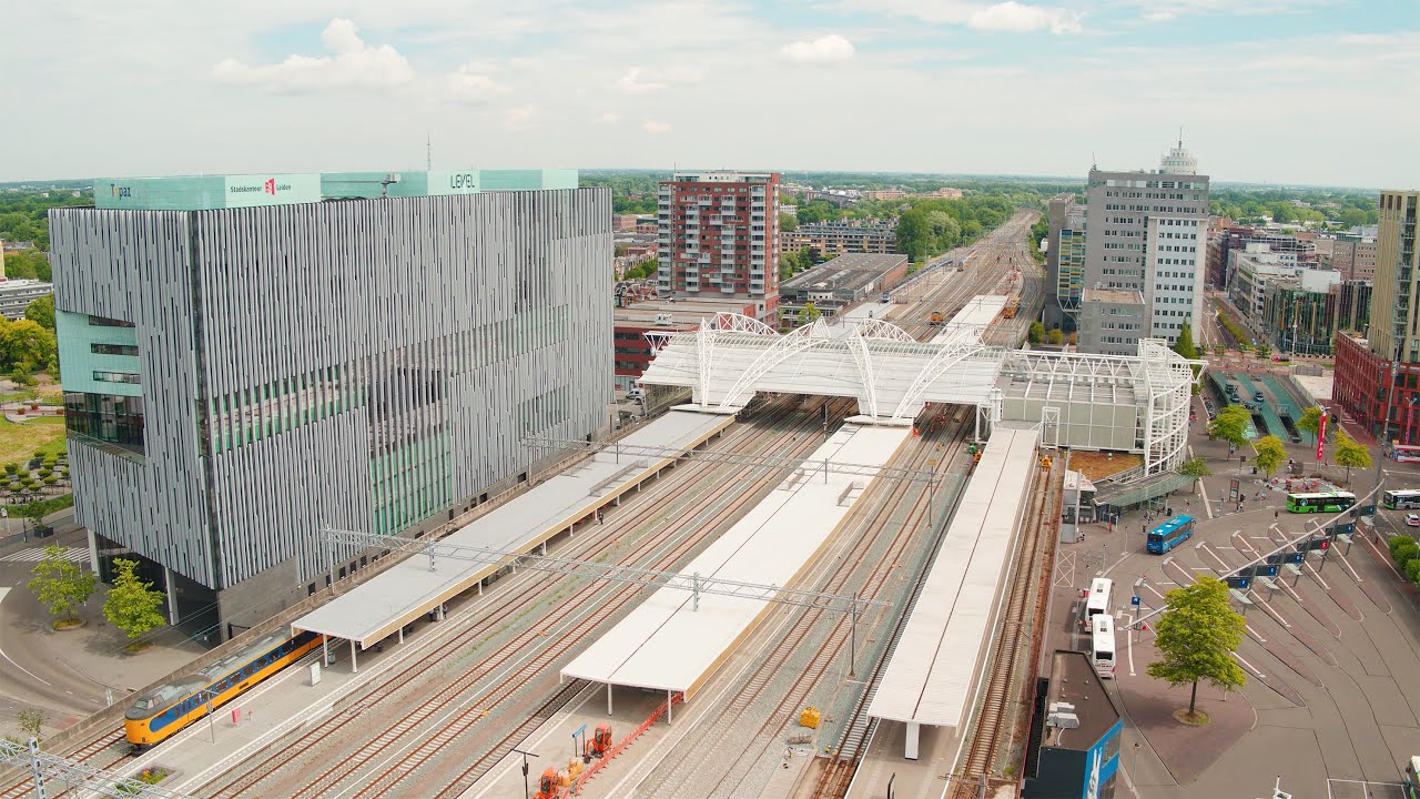 Drone: Spoorvernieuwing Leiden Centraal 2018-2020 - YouTube