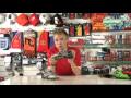 Umbro Stealth Pro med en kylling i studiet