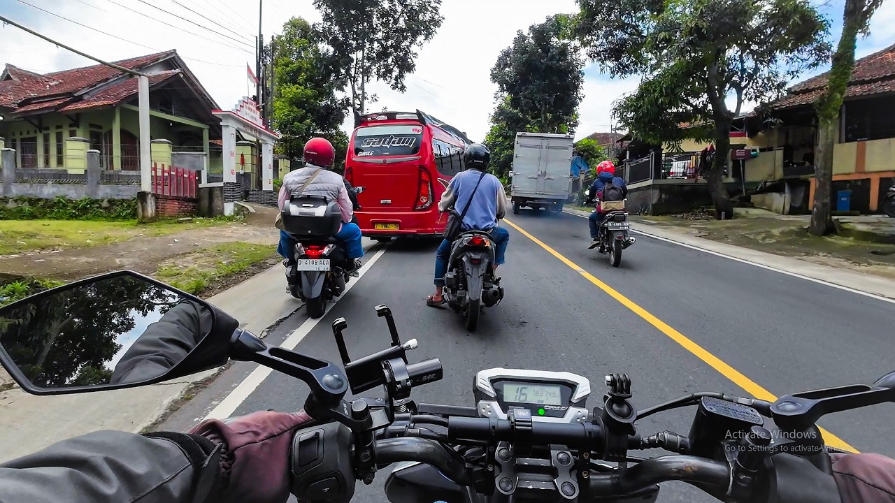 REAL INDONESIAN TRAFFIC | Motorbike POV on a Busy Provincial Road 🇮🇩