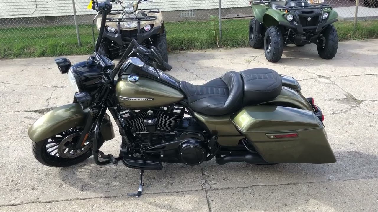 USED 2017 HARLEY ROAD KING SPECIAL FOR SALE IN MI IN HARD-TO-FIND COLOR "OLIVE GOLD"! U7074