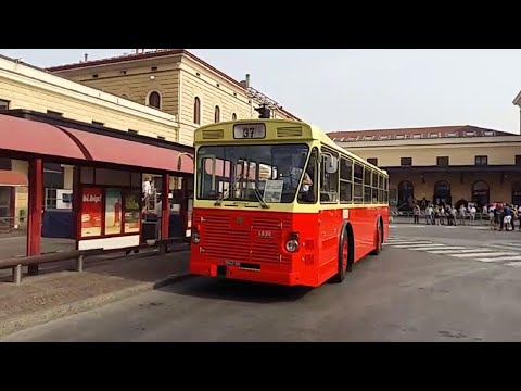 Bologna, l'autobus 37 simbolo della strage del 2 agosto torna in stazione Bologna, l'autobus 37 simbolo della strage del 2 agosto torna in stazione