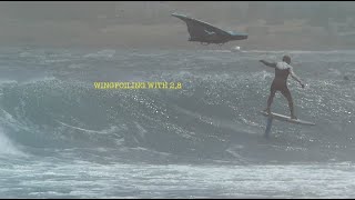 Wingfoiling into strong sandy gusty off shore wind with a  2,8 and having fun...
