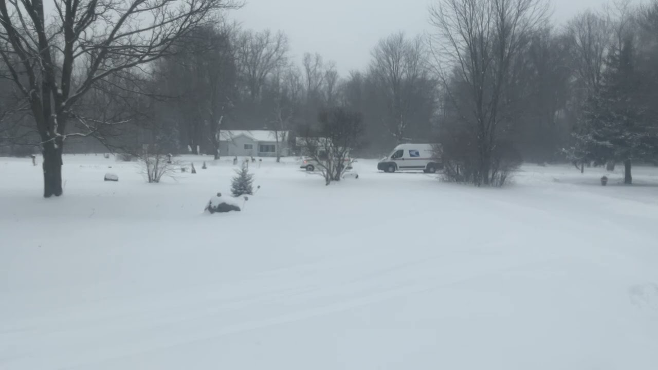 May God give the mail lady extra grace thank you for delivering the mail on such a bad day🇺🇸