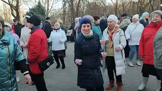 18.10.23г..."Иван да Марья"... Алёна Скок... звучит на танцполе в Гомельском парке...