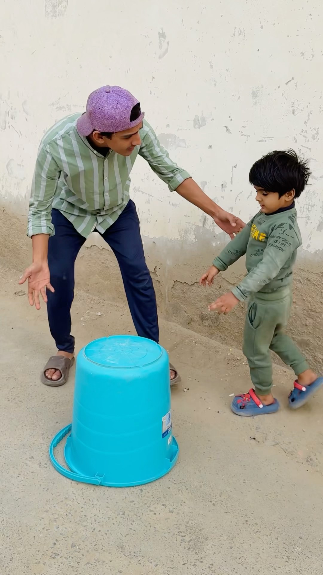 Who ? Is Inside Bucket ? |