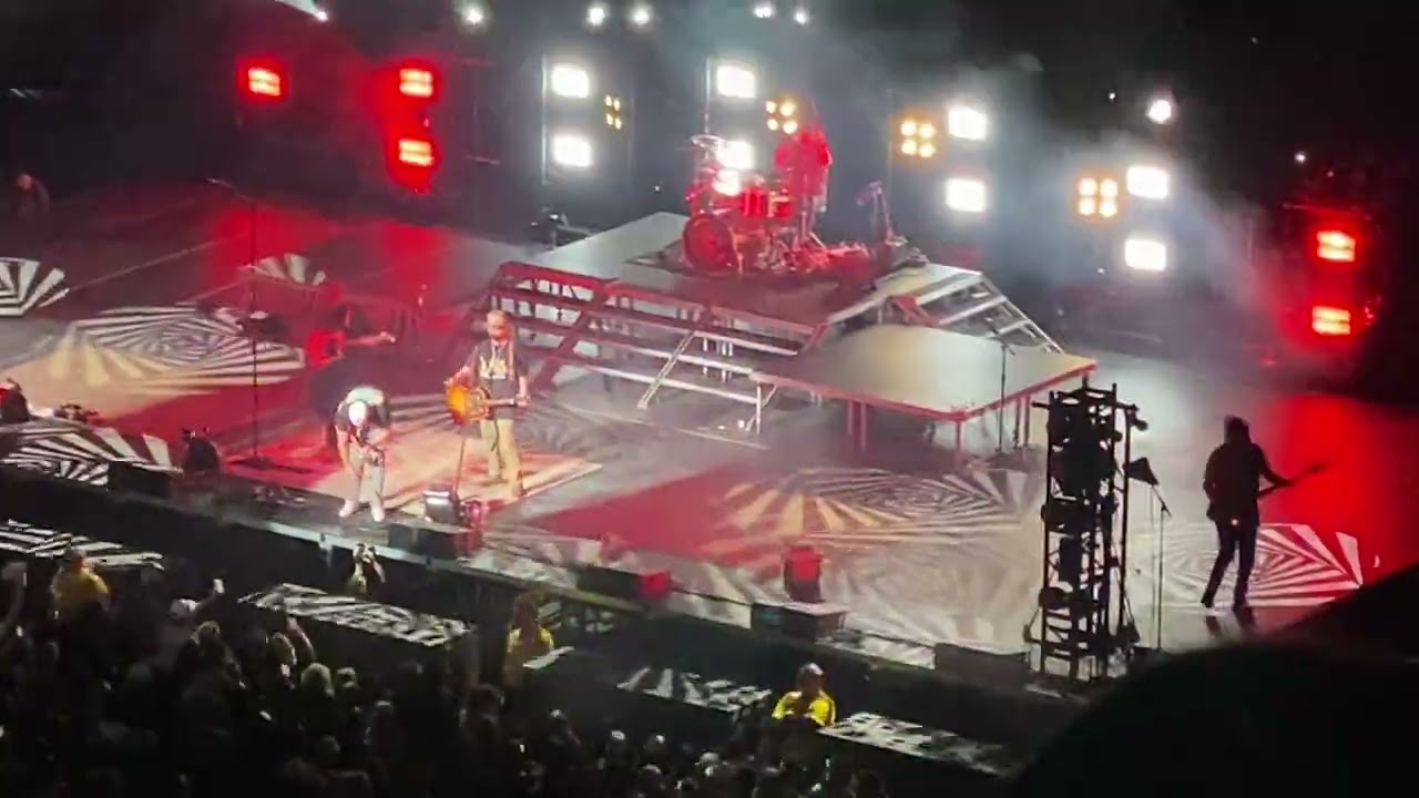 Treaty Oak Revival doing “No Vacancy” live at Paycom Center in Oklahoma City, OK December 19, 2025. 