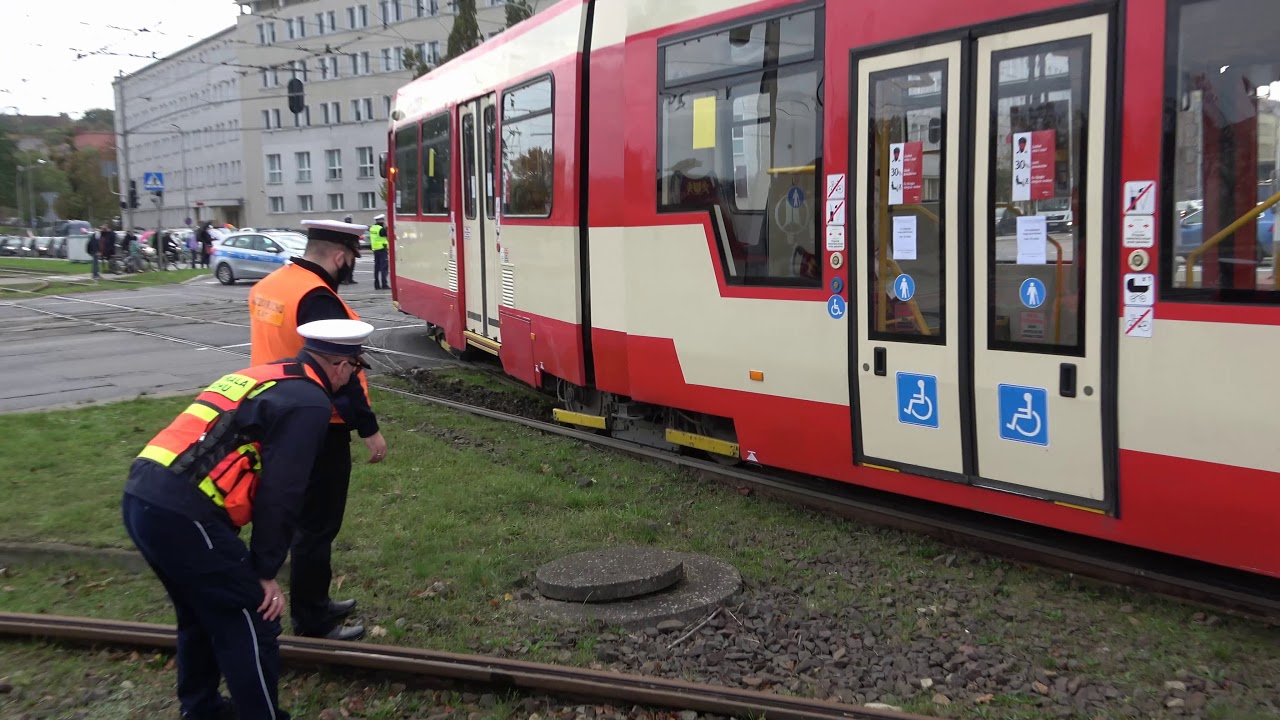Wykolejony tramwaj sam z powrotem 