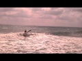 Eduardo Ariza en una izquierda en Fuengirola con el longboard de Kuko. Grabado por Juanmi.