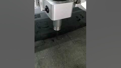 Pneumatic knife tool for oscillating knife cutting machine