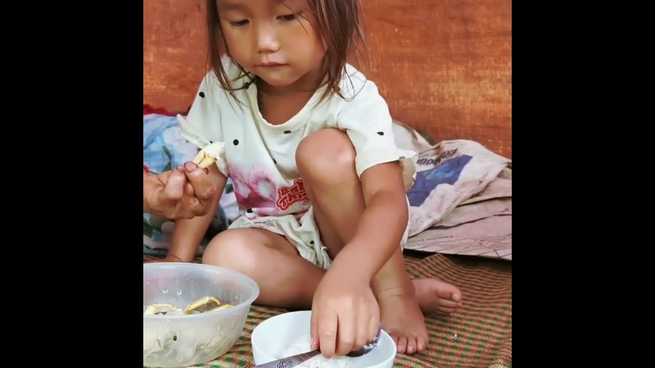 Little Anh’s Risky Adventure Catching Crabs Alone in the Rain | Brave Girl Fishing in Stormy Weather