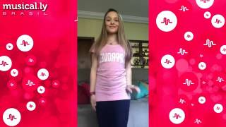 Larissa Manoella-Varios Musical.ly