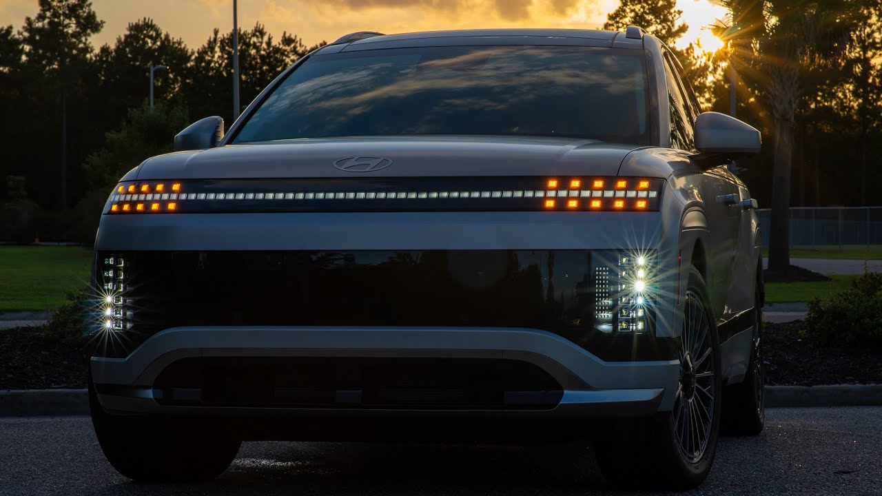 AT NIGHT: 2026 Hyundai IONIQ 9 -- Night-Time Usability Analysis + Night Drive EV