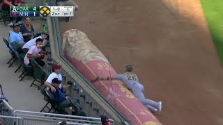 Matt Chapman Makes Ridiculous Catch Behind Tarp | Athletics vs. Twins (May 15, 2021)