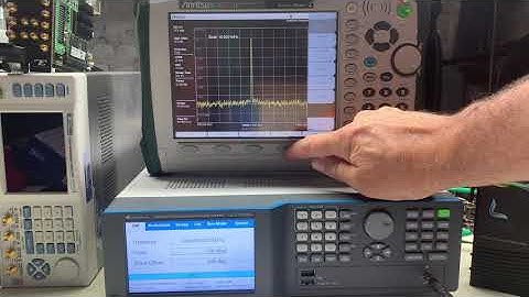 What are the key performance specifications of an analog signal generator? Part 2.