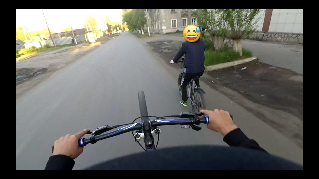 Звук ревущего мотора мотоцикла