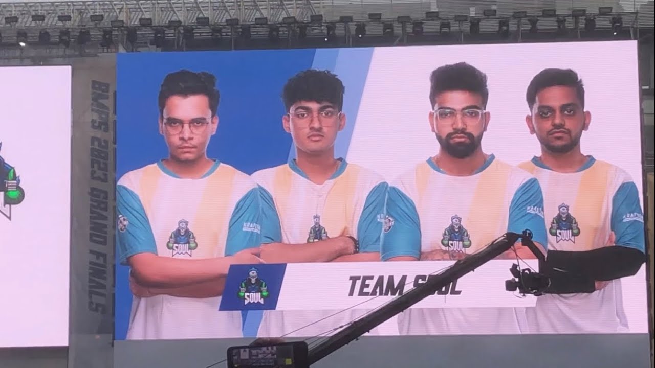 Team soul crazy entry in BMPS lan . Crowd got crazy 🚀 . Crowd cheering ...