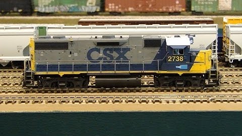 Custom CSX GP38-2 - LokSound Full Throttle EMD 16cyl 645E