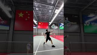 Do you know what the advantage of being left-handed is? #badminton #badmintonplayer
