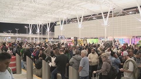 Houston travelers face hours-long TSA lines as shutdown impacts airports