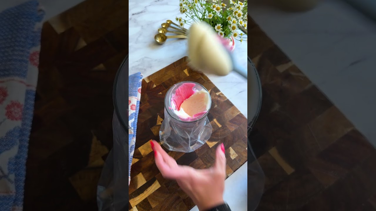 Easy Cupcake Decorating technique! 🧁 #cupcake #baking #cake