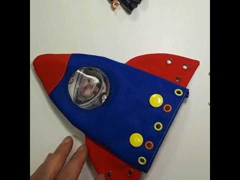 Развивающая игрушка-шнуровка Ракета .
