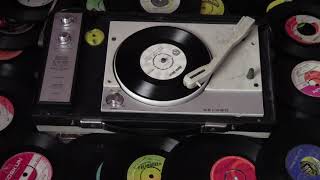 Hakkı Bulut - Dünya Benim Değilsin Resimi