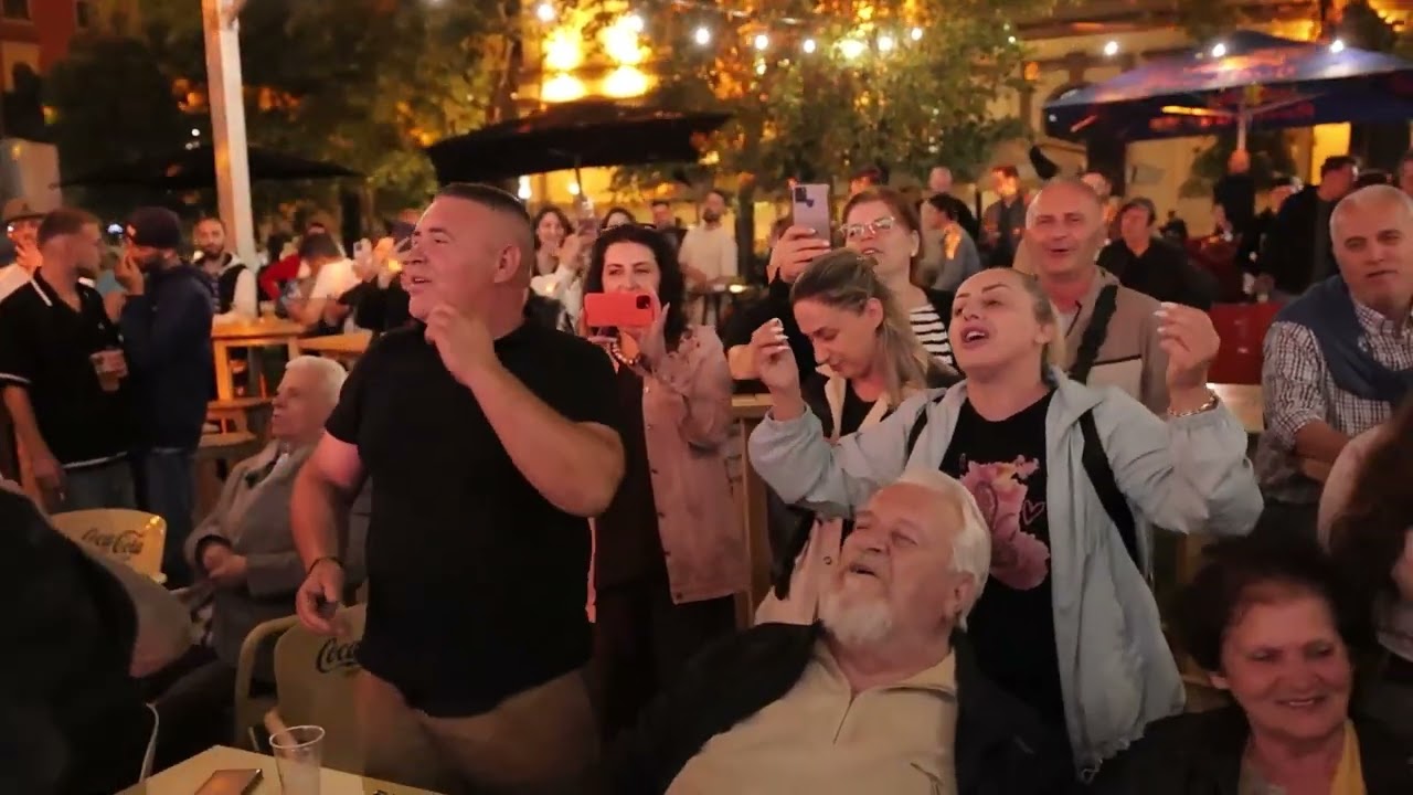 Moshë e bukur kjo rinia - Edi Furra, Grupi “Hadi Bajrami“ “Rilindja” dhe “Lirikët”