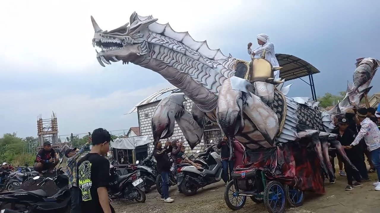 KARNAVAL TERMEGAH SE JAWA TIMUR KARNAVAL DESA LATUKAN KARANGGENENG LAMONGAN TERBARU 2025 HUT RI 80!!