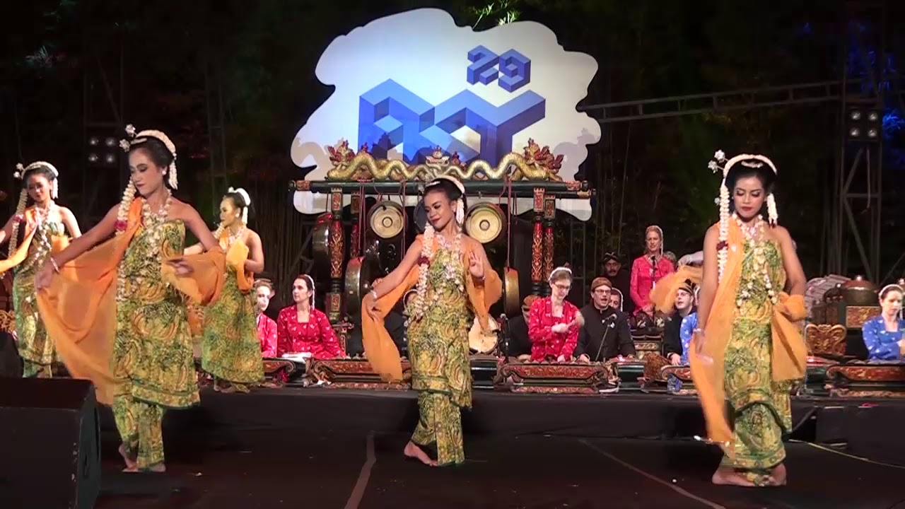 Tari Gambyong Pareanom PKJT Festival Kesenian Yogyakarta 2017