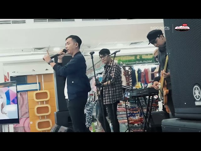 LUVIA Band - Orang Yang Salah (Live) class=