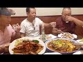 狗肉配大蒜，80元1份羊汤炖鱼头，羊排锅贴，痛饮几杯白酒，得劲！【唐哥美食】