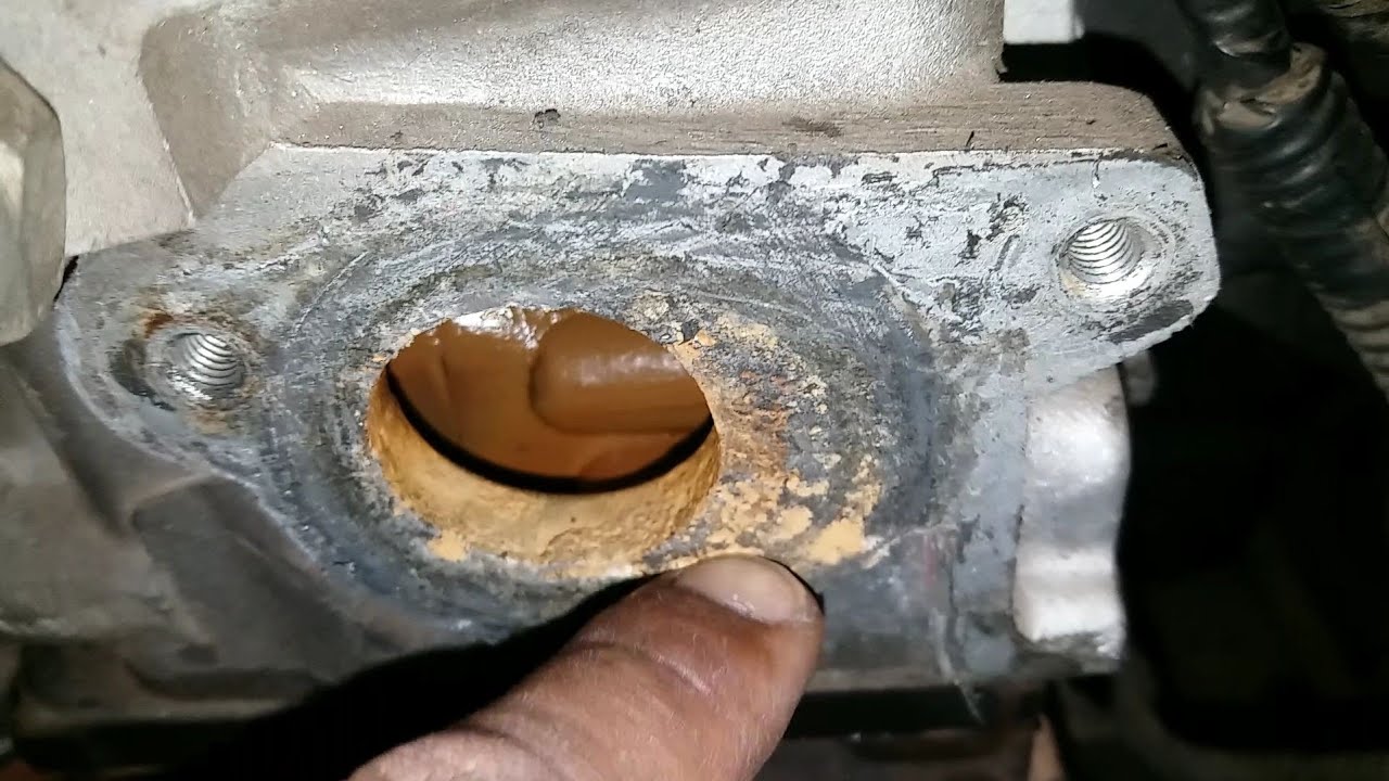 Cabeçote vazando água. Veja como resolver a cavitação.