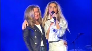Shania Twain has an emotional reunion with her long-lost friend on N.L. stage
