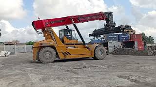 Industrial Machinery Supplier | SANY Reachstacker in full operation at a Sea Port Terminal