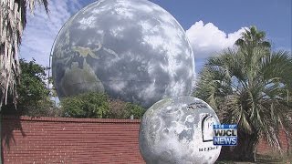 Off the Beaten Path : Savannah's Big Globe