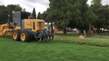 Mountain Raise Machinery PY220 Grader Ripping up the paddock
