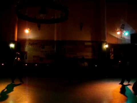 Carla Espinoza y Ezequiel Lopez bailan en Soho