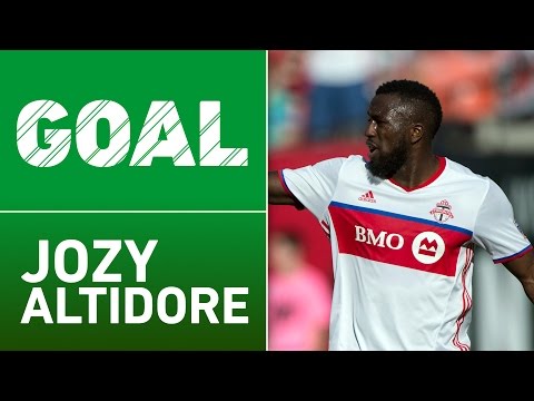 GOAL: Jozy Altidore powers through the defense, drills a goal