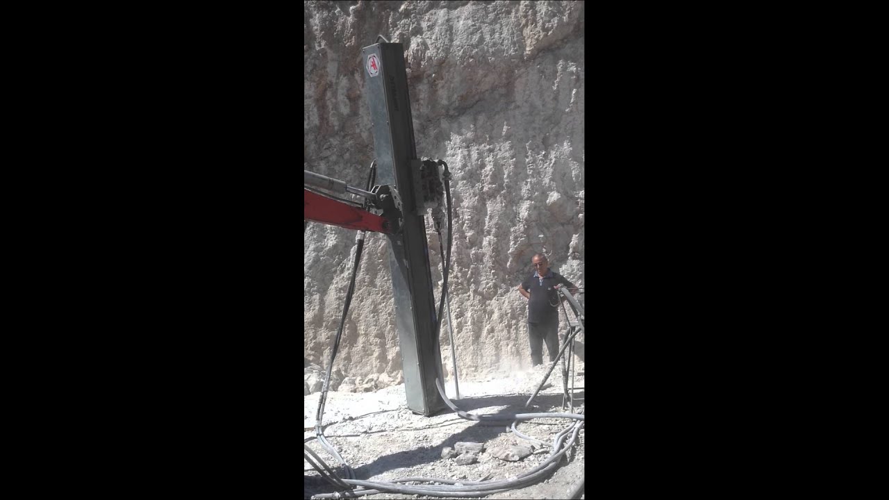 Perforazioni per sbancamento su roccia - Noleggio Macchine Edili