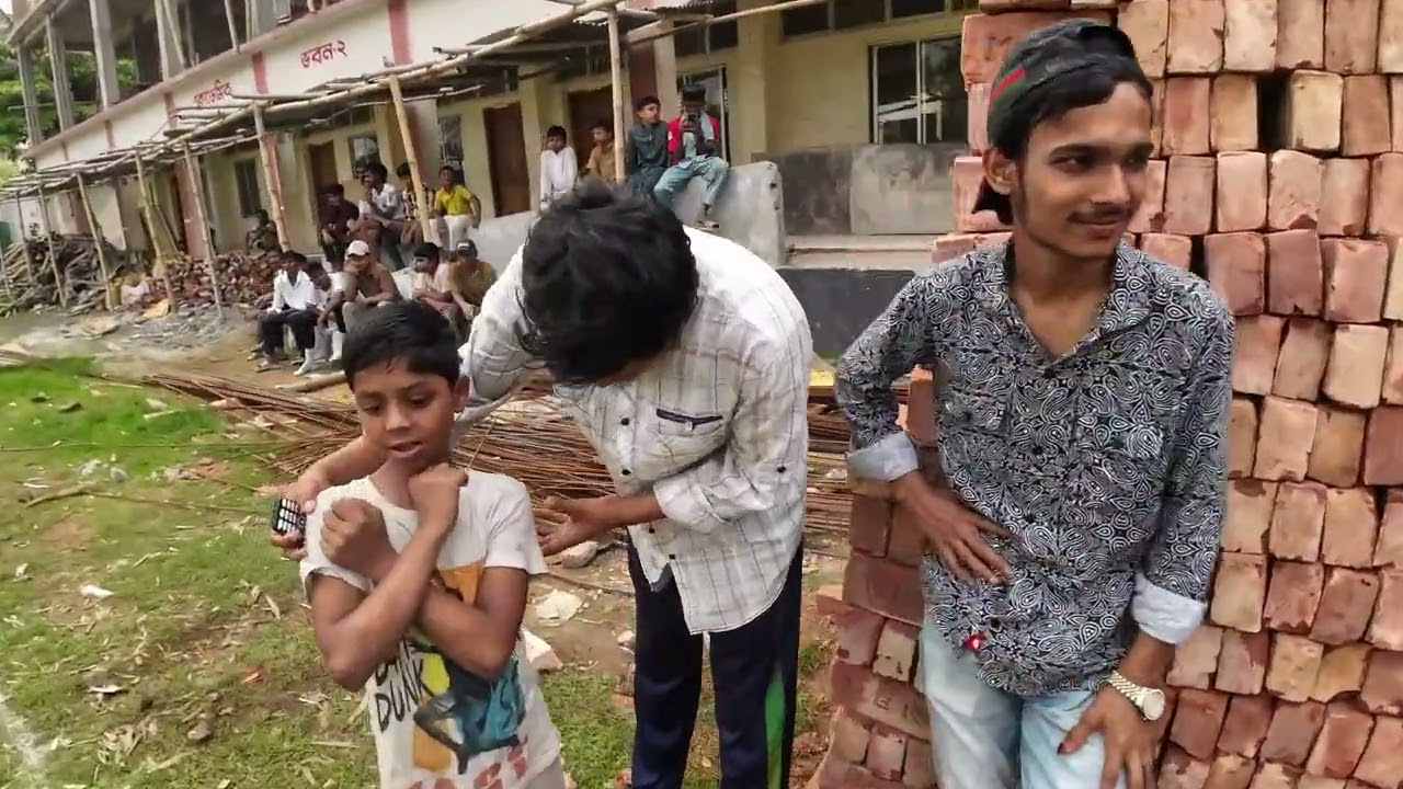 মানিকনগর মডেল হাই স্কুলের দাদা নাতির ফুটবল খেলার প্রথম পর্ব